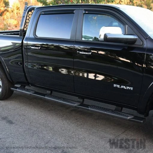 19-C RAM 1500 CREW CAB(5.5FT BED)R5 MODULAR W2W NERF STEP BAR BLACK